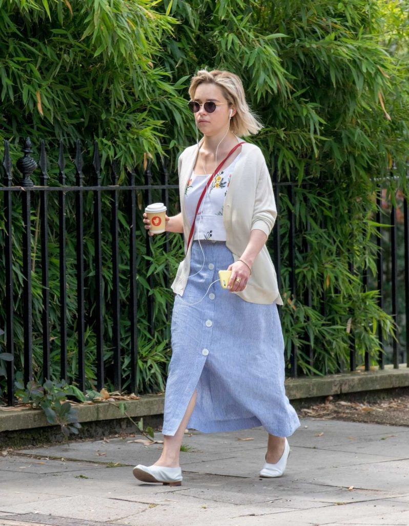 Emilia Clarke Grabs a Coffee Out in London 07/05/2018-5