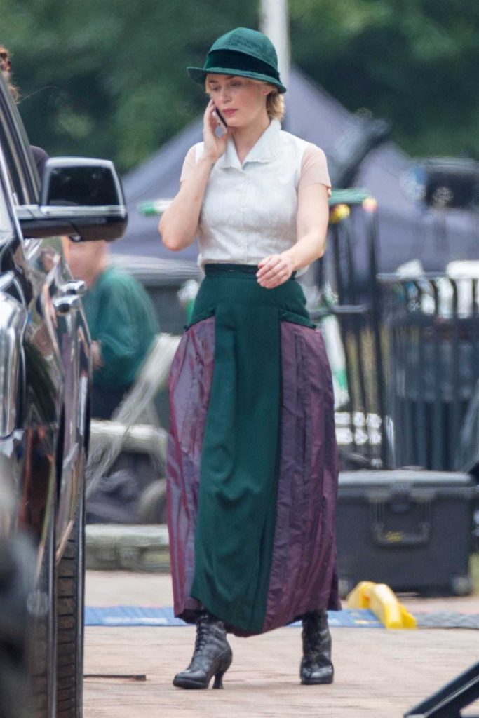 Emily Blunt Chats on Her Cell Phone on the Set of Jungle Cruise in Atlanta 07/13/2018-3