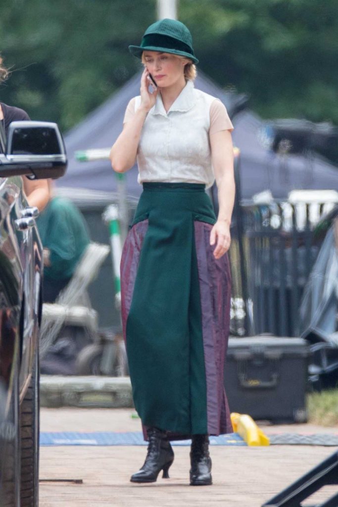 Emily Blunt Chats on Her Cell Phone on the Set of Jungle Cruise in Atlanta 07/13/2018-4