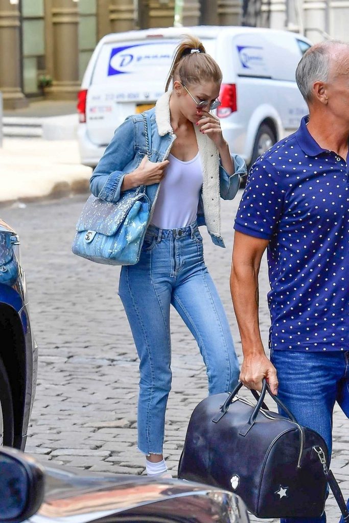 Gigi Hadid Arrives at Taylor Swift's Apartment in New York City 07/13/2018-3
