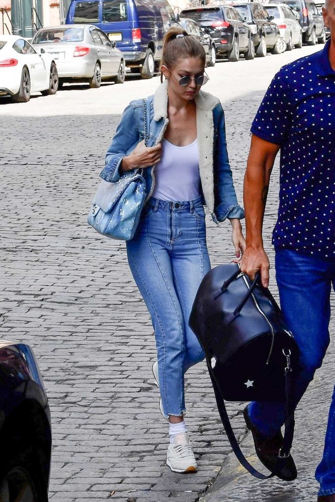 Gigi Hadid Arrives at Taylor Swift's Apartment in New York City 07/13/2018-4