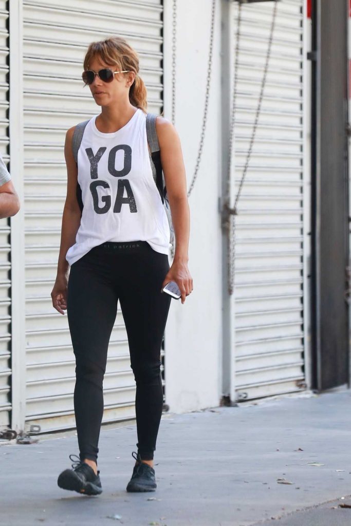 Halle Berry Was Seen in a Yoga Tank Top Out in Los Angeles 07/15/2018-1