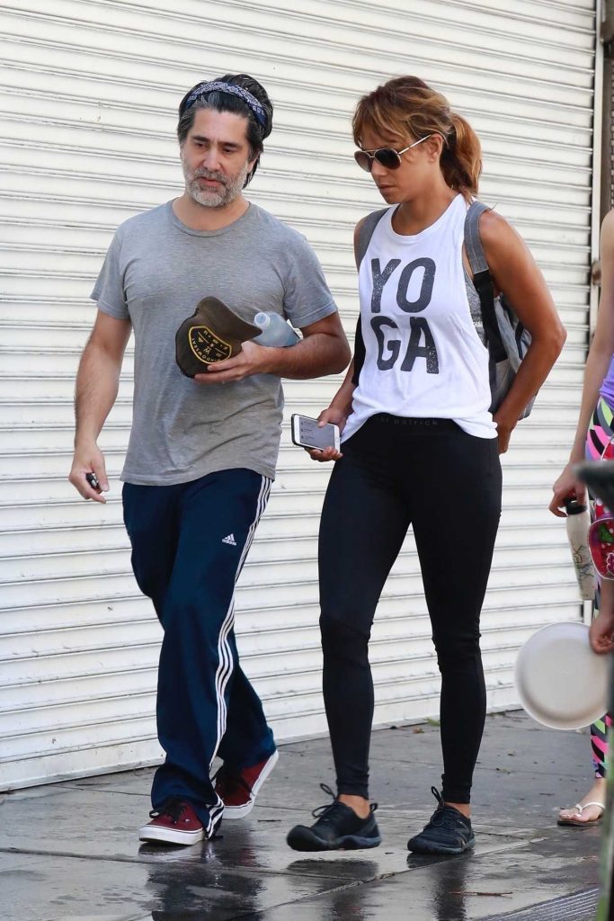 Halle Berry Was Seen in a Yoga Tank Top Out in Los Angeles 07/15/2018-3
