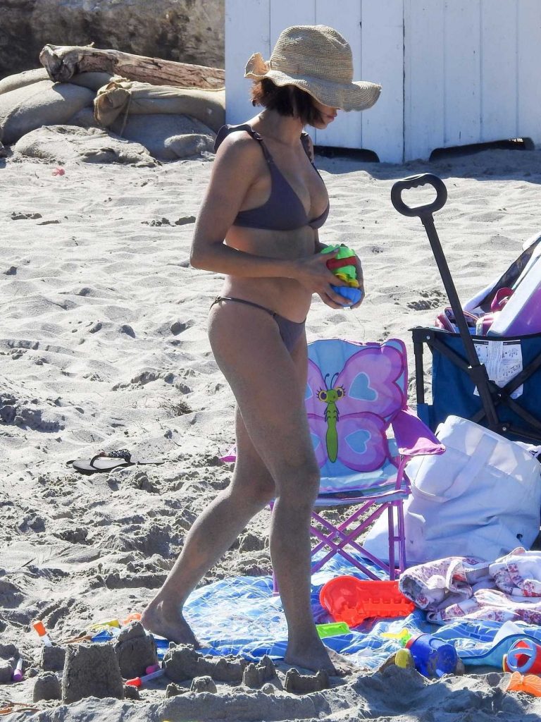 Jenna Dewan in Bikini