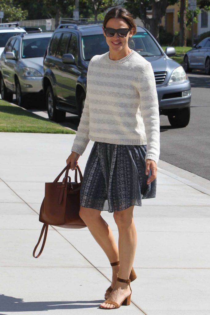 Jennifer Garner in a Striped Sweatshirt