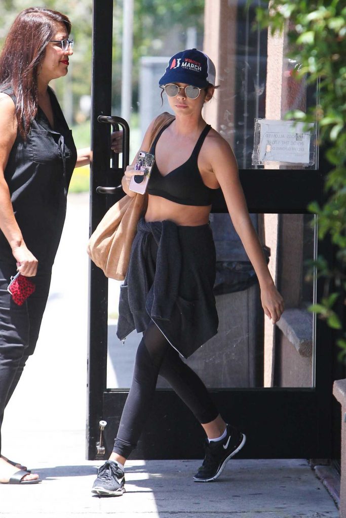 Sarah Hyland Hits the Gym in LA 07/10/2018-1