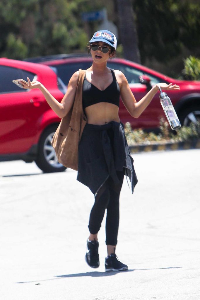 Sarah Hyland Hits the Gym in LA 07/10/2018-4