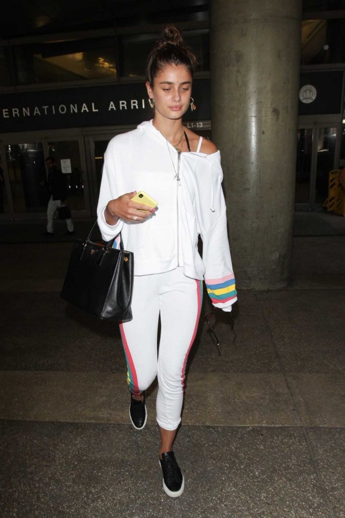 Taylor Hill Was Spotted at LAX Airport in Los Angeles 07/11/2018-1