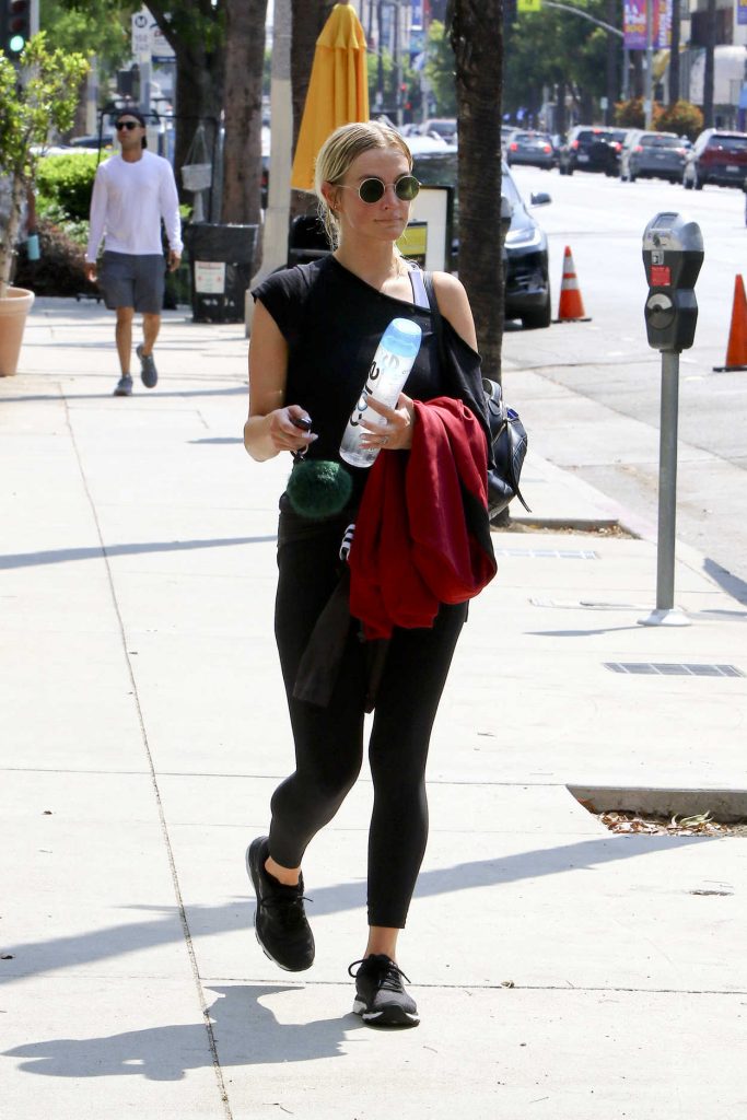 Ashlee Simpson in a Black Workout Clothes