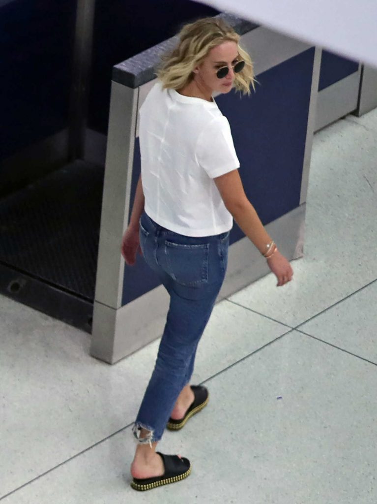 Jennifer Lawrence in White T-Shirt