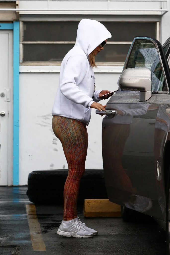 Jennifer Lopez in a White Hoody