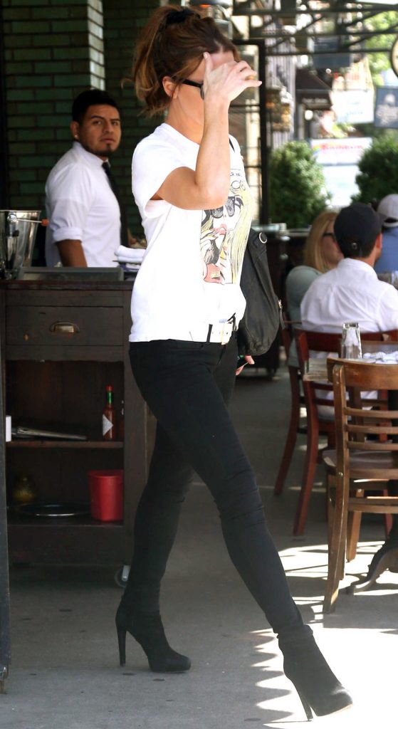 Kate Beckinsale in a White T-Shirt