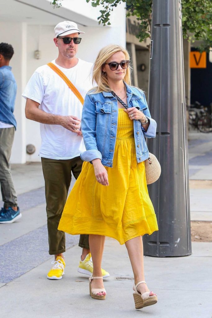 Reese Witherspoon in a Yeloow Summer Dress