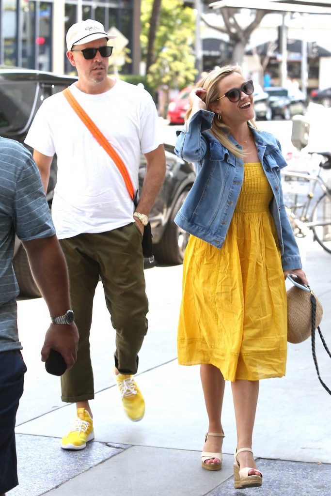 Reese Witherspoon in a Yeloow Summer Dress