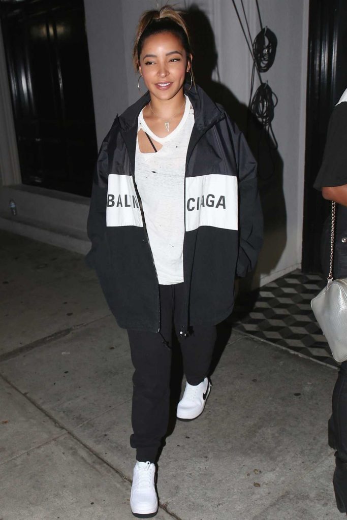 Tinashe in a White Nike Sneakers