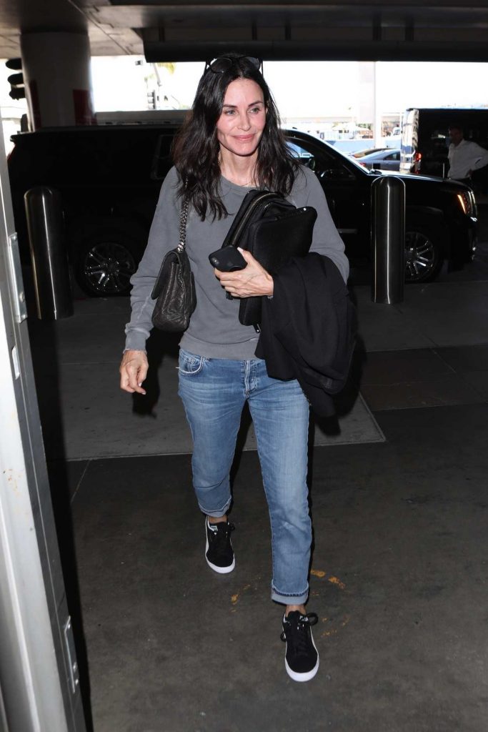 Courteney Cox in a Gray Sweatshirt