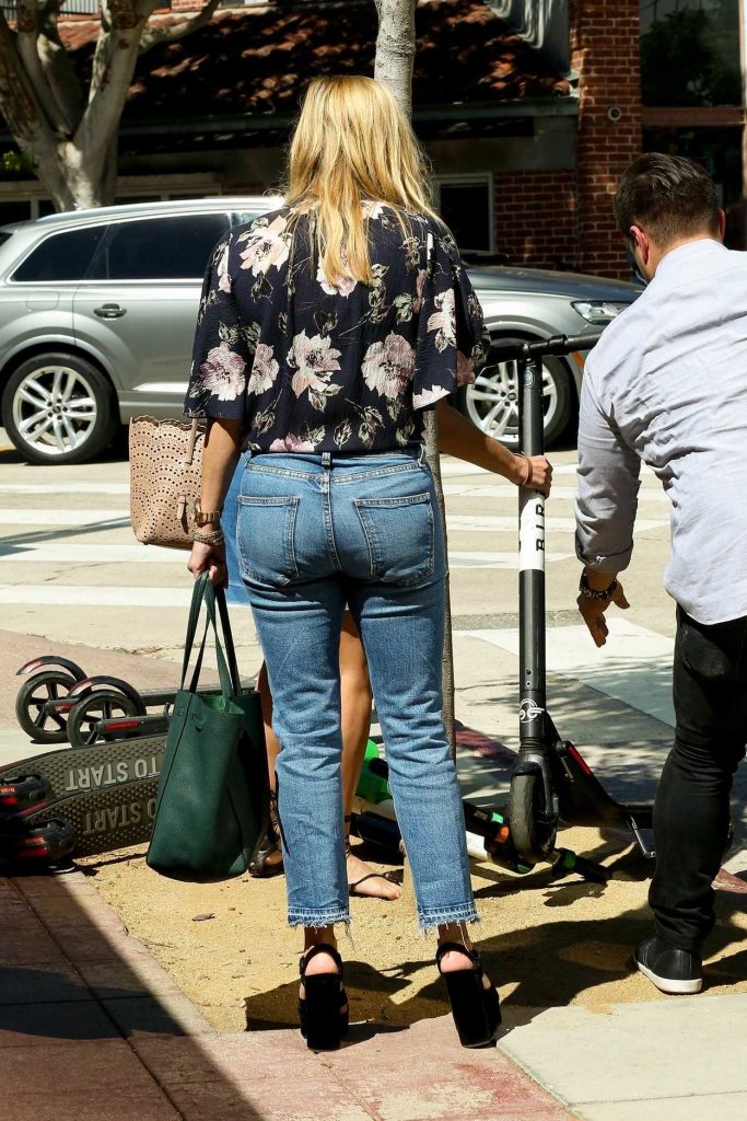 Reese Witherspoon in a Blue Jeans