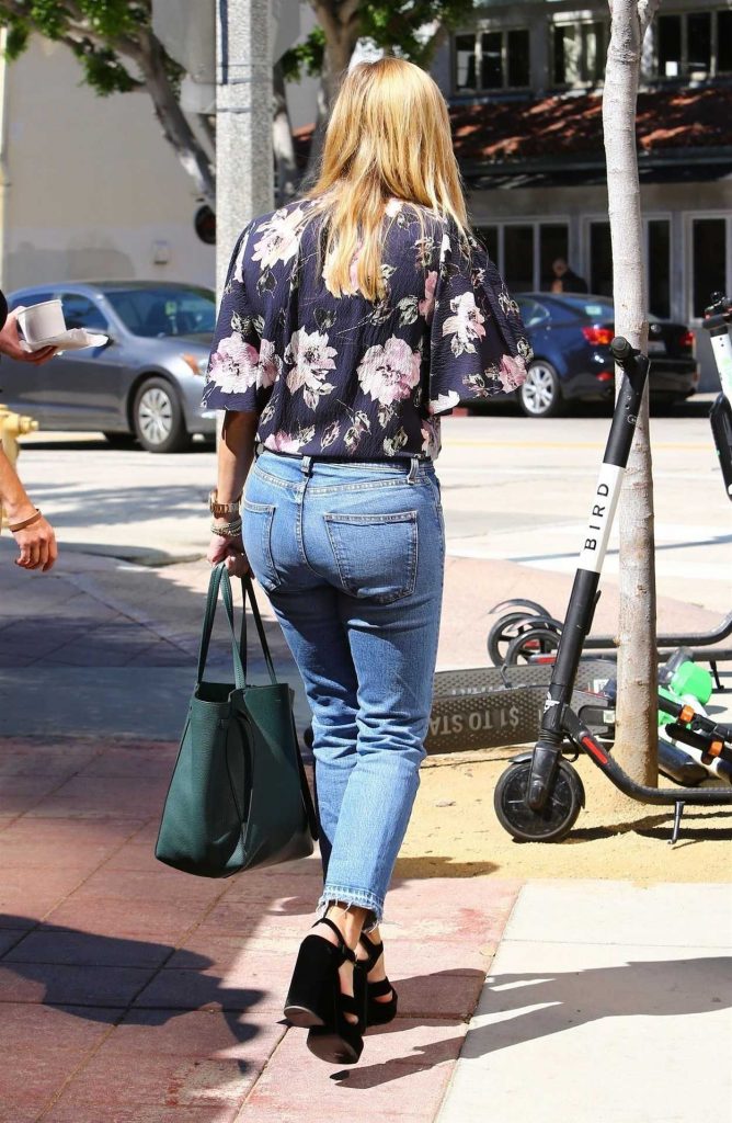 Reese Witherspoon in a Blue Jeans