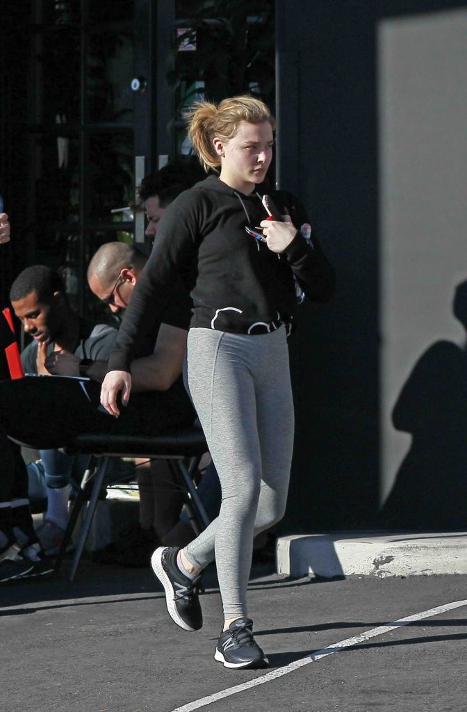 Chloe Moretz in a Gray Leggings
