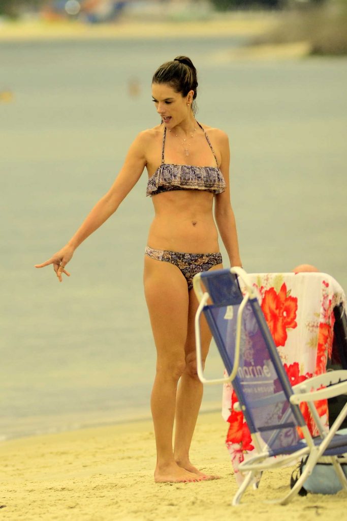 Alessandra Ambrosio in Bikini