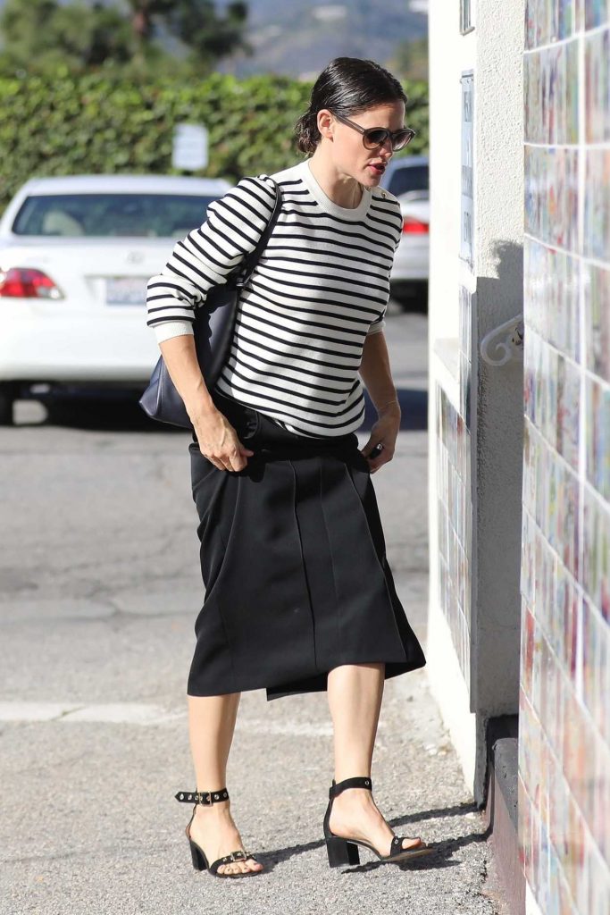 Jennifer Garner in a Striped Long Sleeves T-Shirt