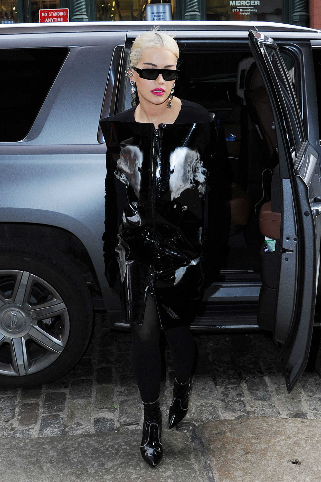 Rita Ora in All Black Arrives at The Mercer Hotel in New York 12/17 ...