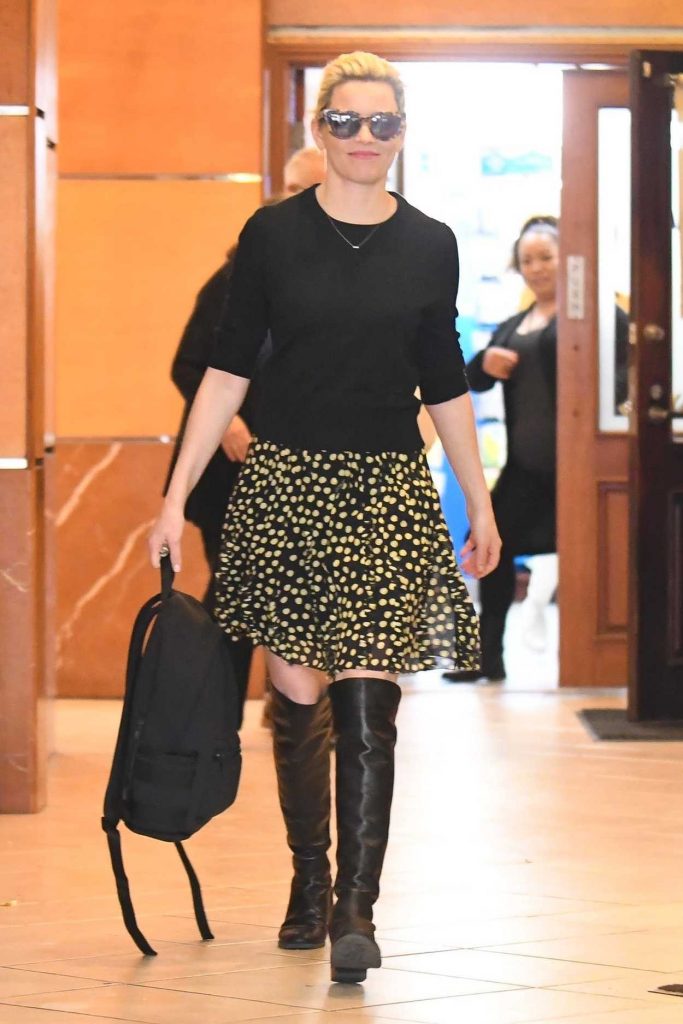 Elizabeth Banks in a Polka Dot Skirt