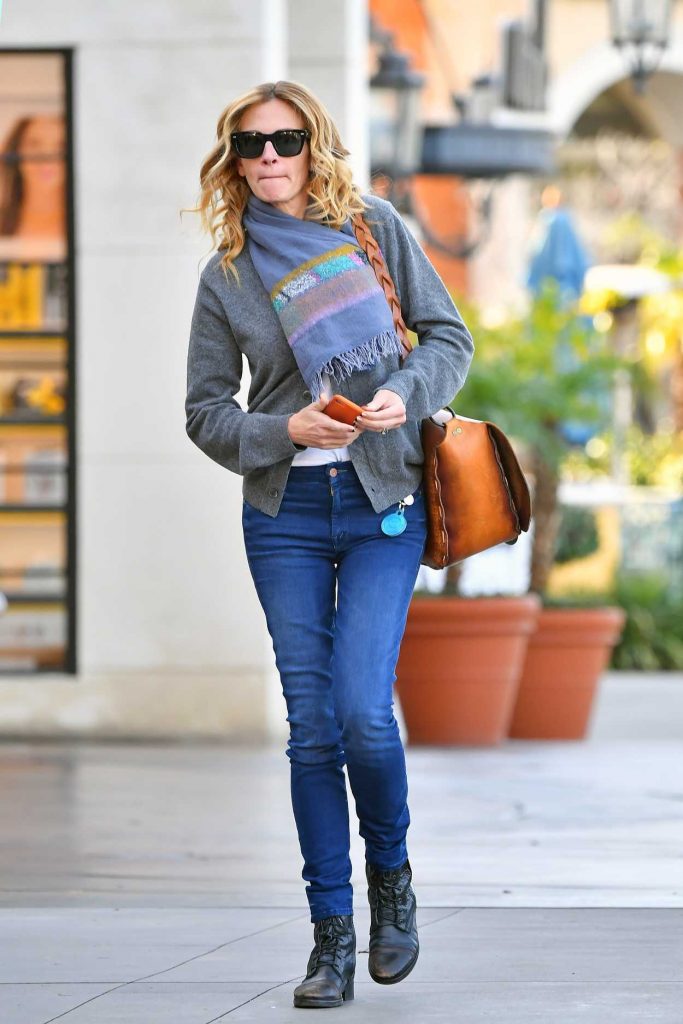Julia Roberts in a Black Boots Was Seen Out in Calabasas 01/19/2019