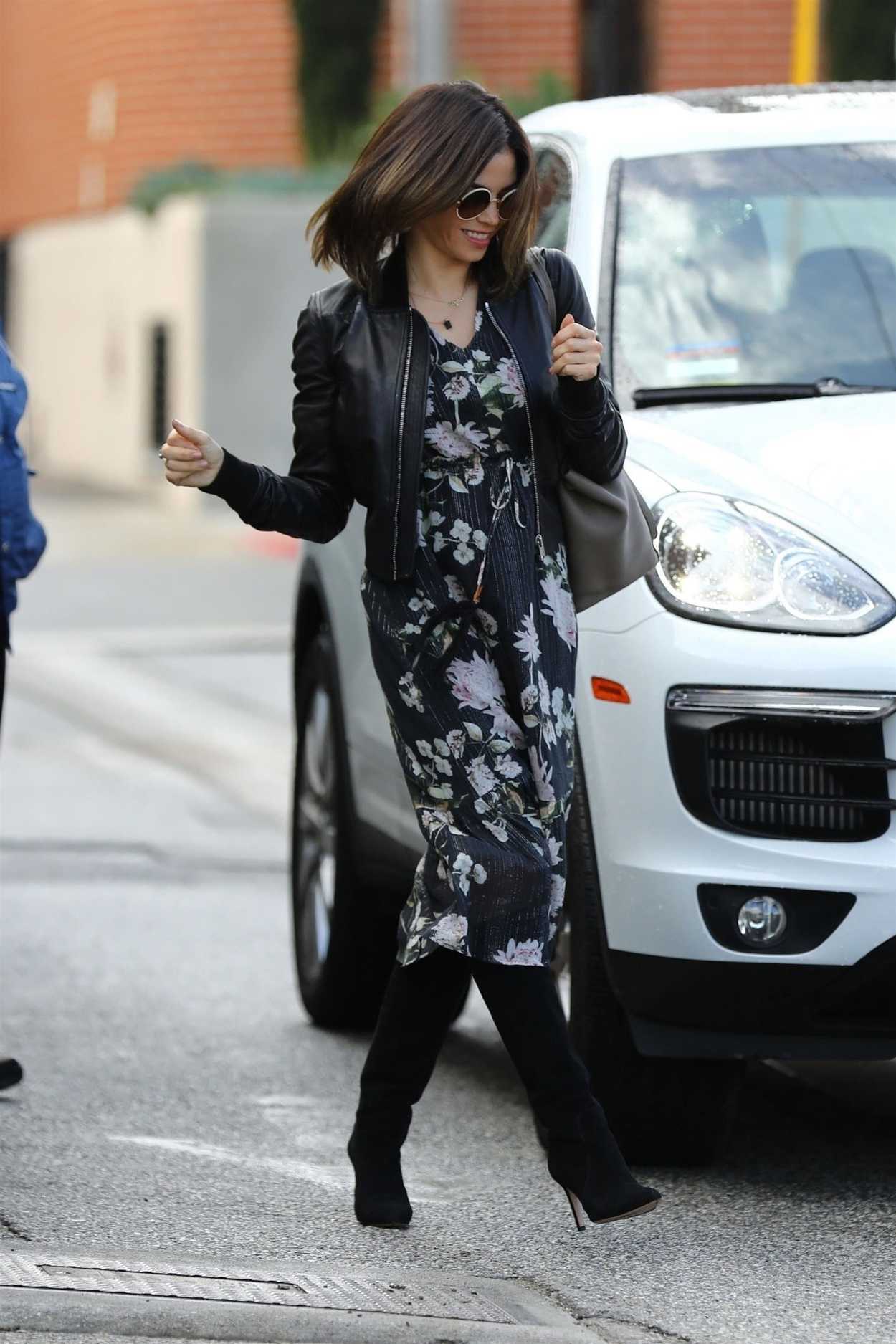 Jenna Dewan in a Black Leather Jacket Stops by a Hair Salon in Los ...