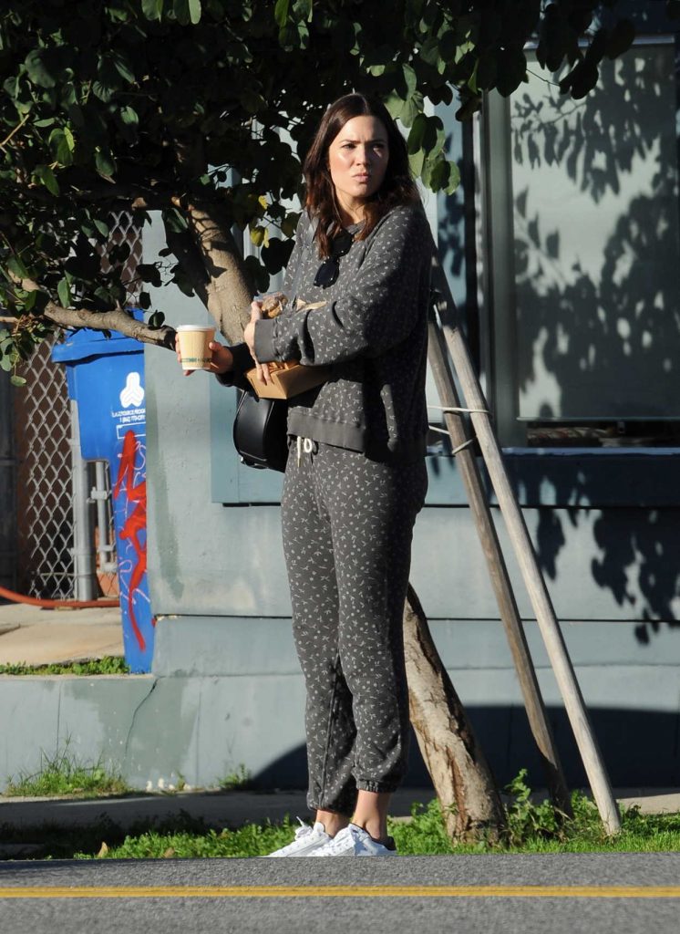 Mandy Moore in a Gray Jogging Suit