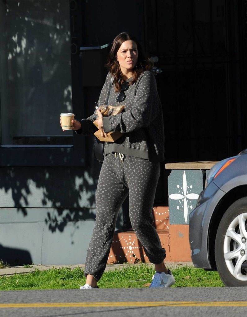 Mandy Moore in a Gray Jogging Suit