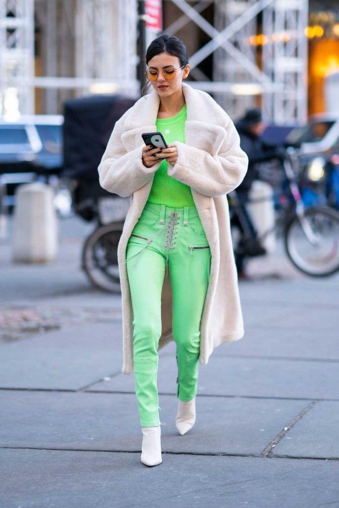Victoria Justice in a Green Pants
