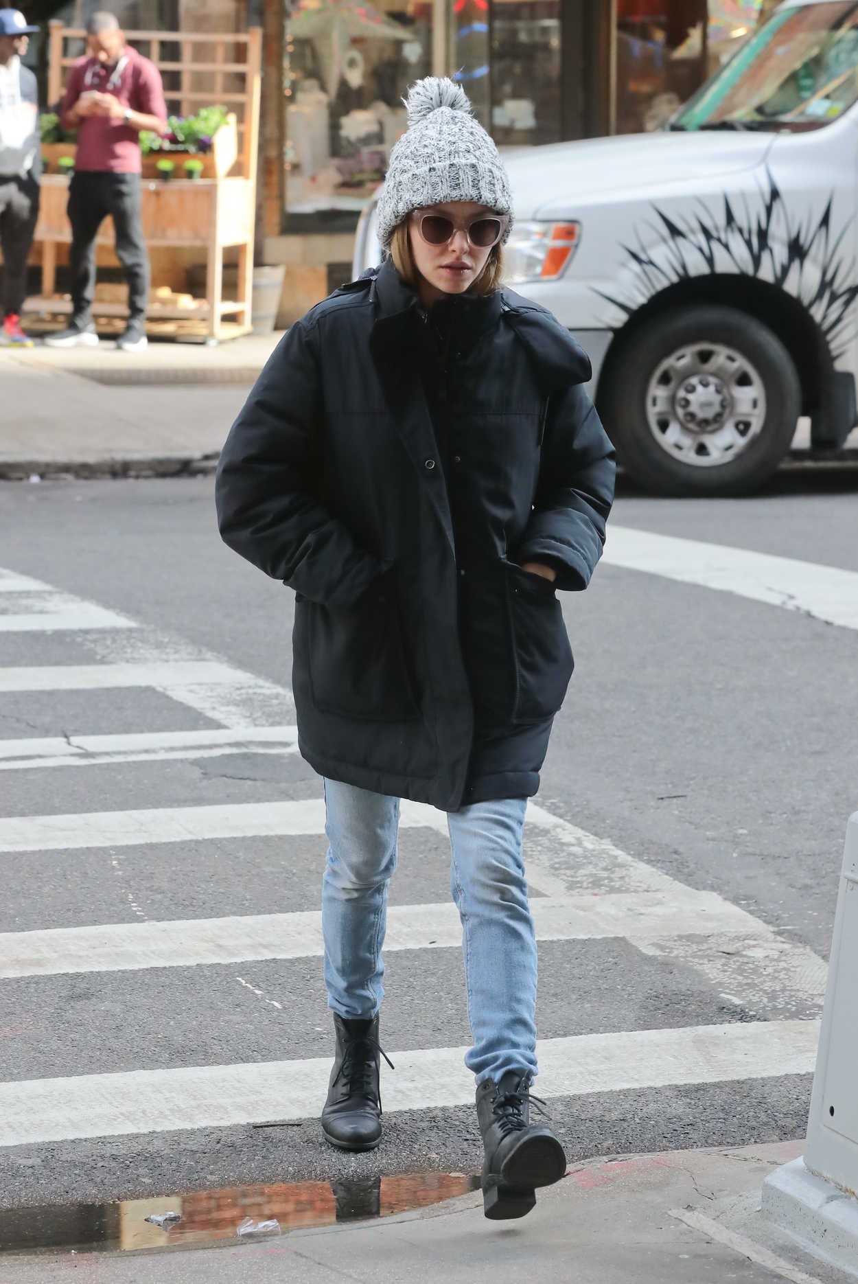 Amanda Seyfried in a Gray Knit Hat Was Seen Out in New York City 03/13 ...