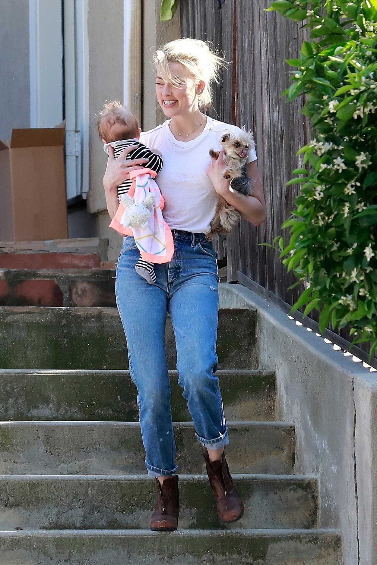 Amber Heard in a Blue Jeans Visits a Friend In Los Angeles 
