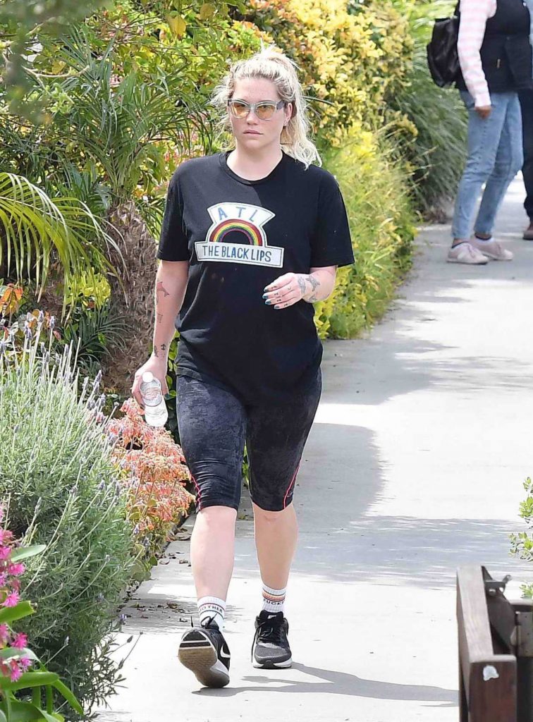 Kesha in a Black T-Shirt