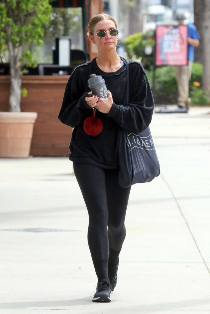 Ashlee Simpson in a Black Sweatshirt