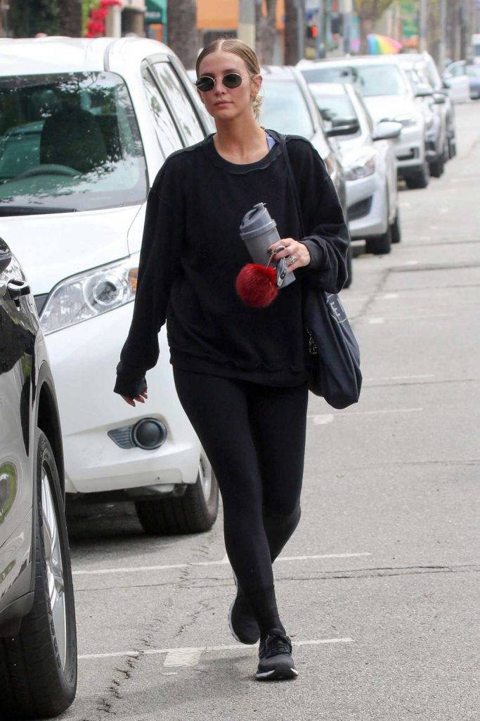 Ashlee Simpson in a Black Sweatshirt