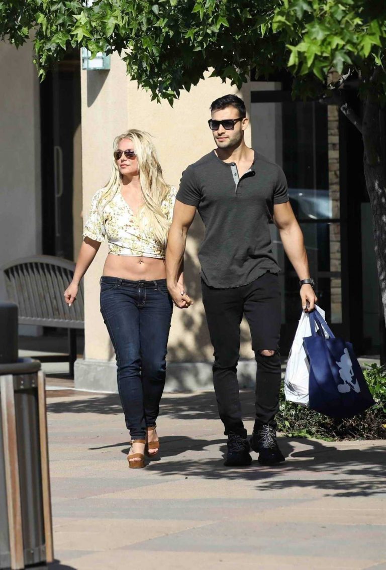 Britney Spears Out for Shopping at the GAP in Camarillo 05 ...