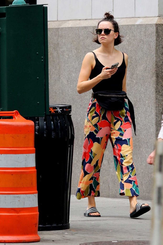Daisy Ridley in a Floral Print Pants