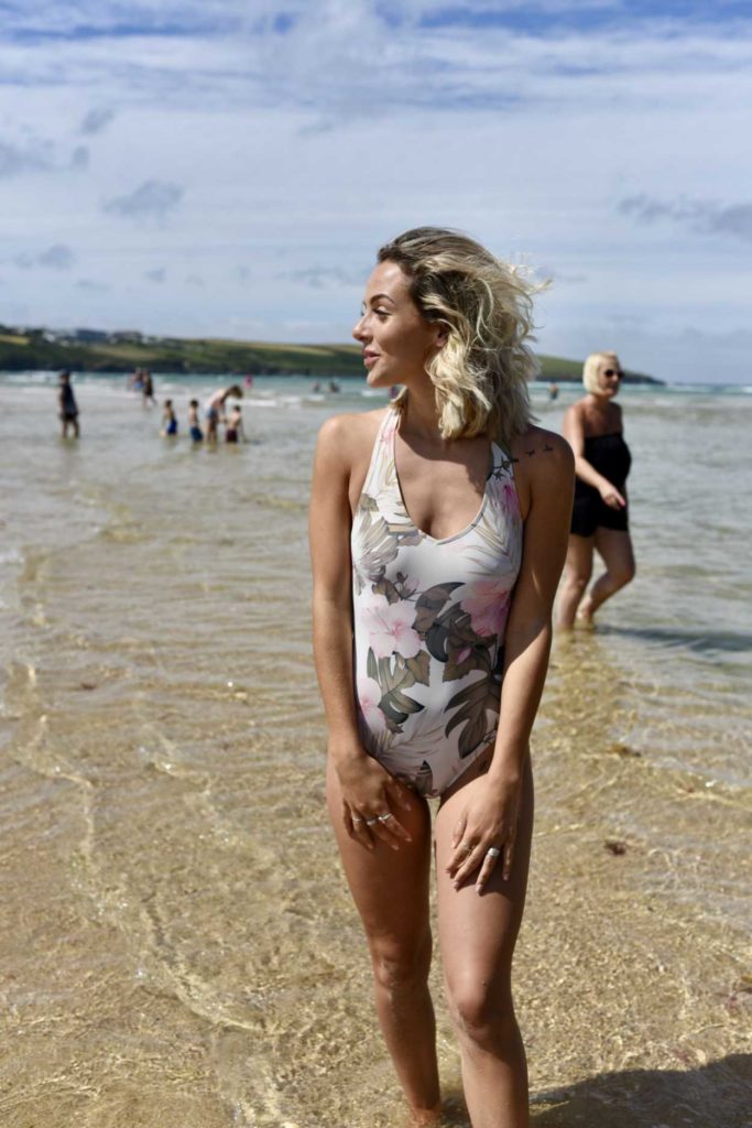 Ella Jarvis in a White Floral Swimsuit