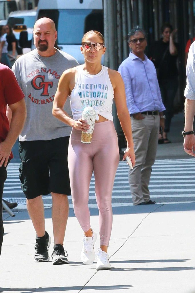 Jennifer Lopez in a Pink Leggings