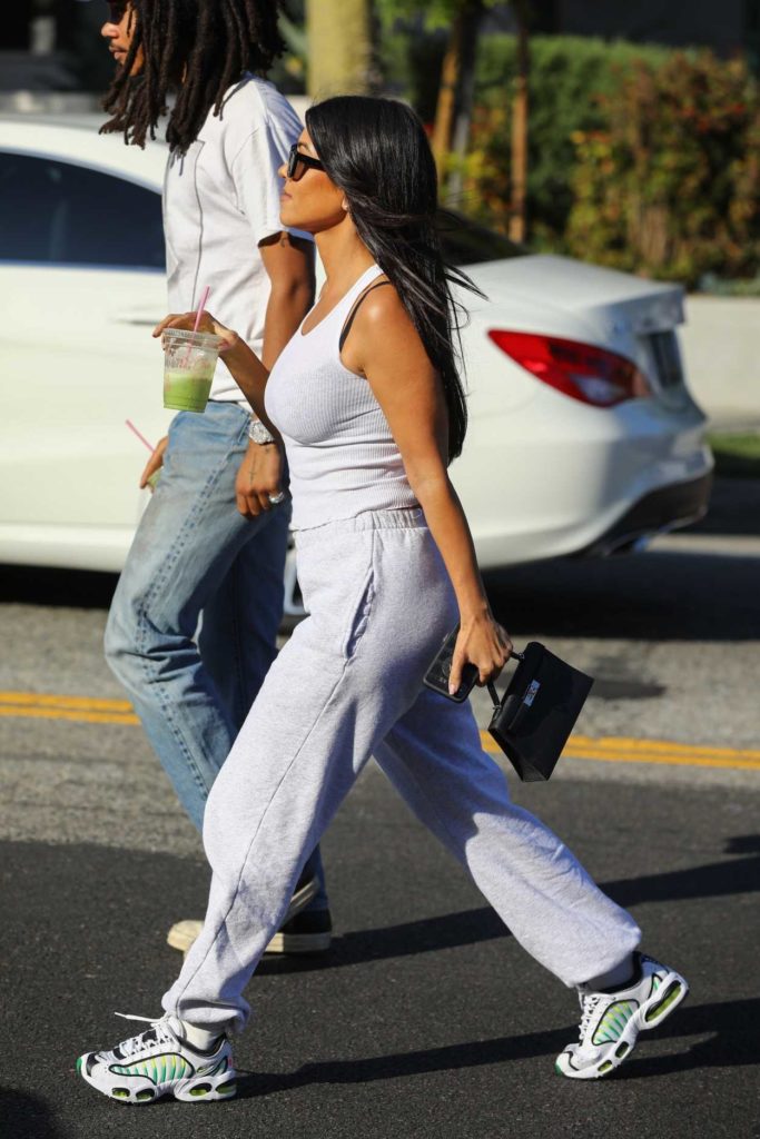 Kourtney Kardashian in a Gray Sweatpants