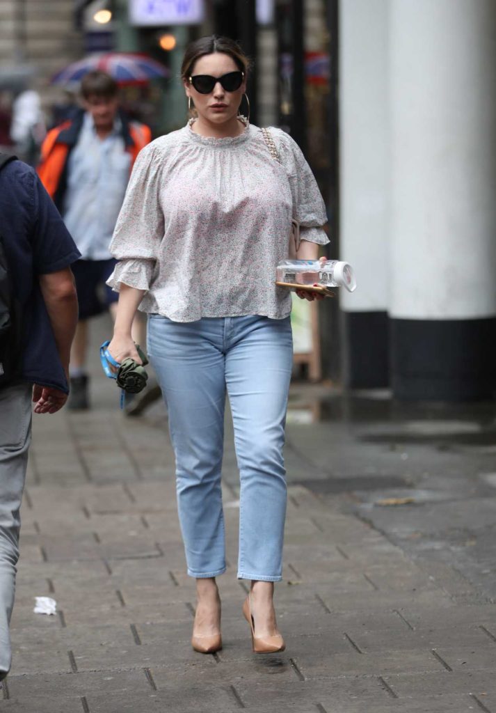 Kelly Brook in a Blue Jeans