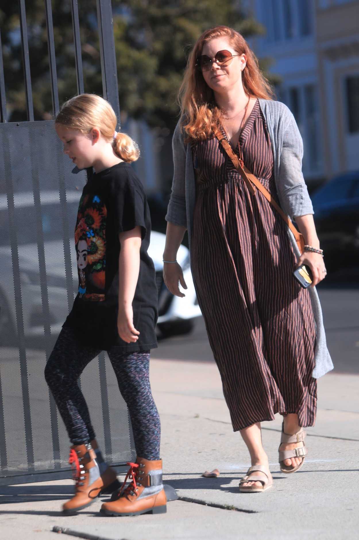 Amy Adams In A Gray Cardigan Was Seen Out With Her Daughter Aviana In West Hollywood 10202019