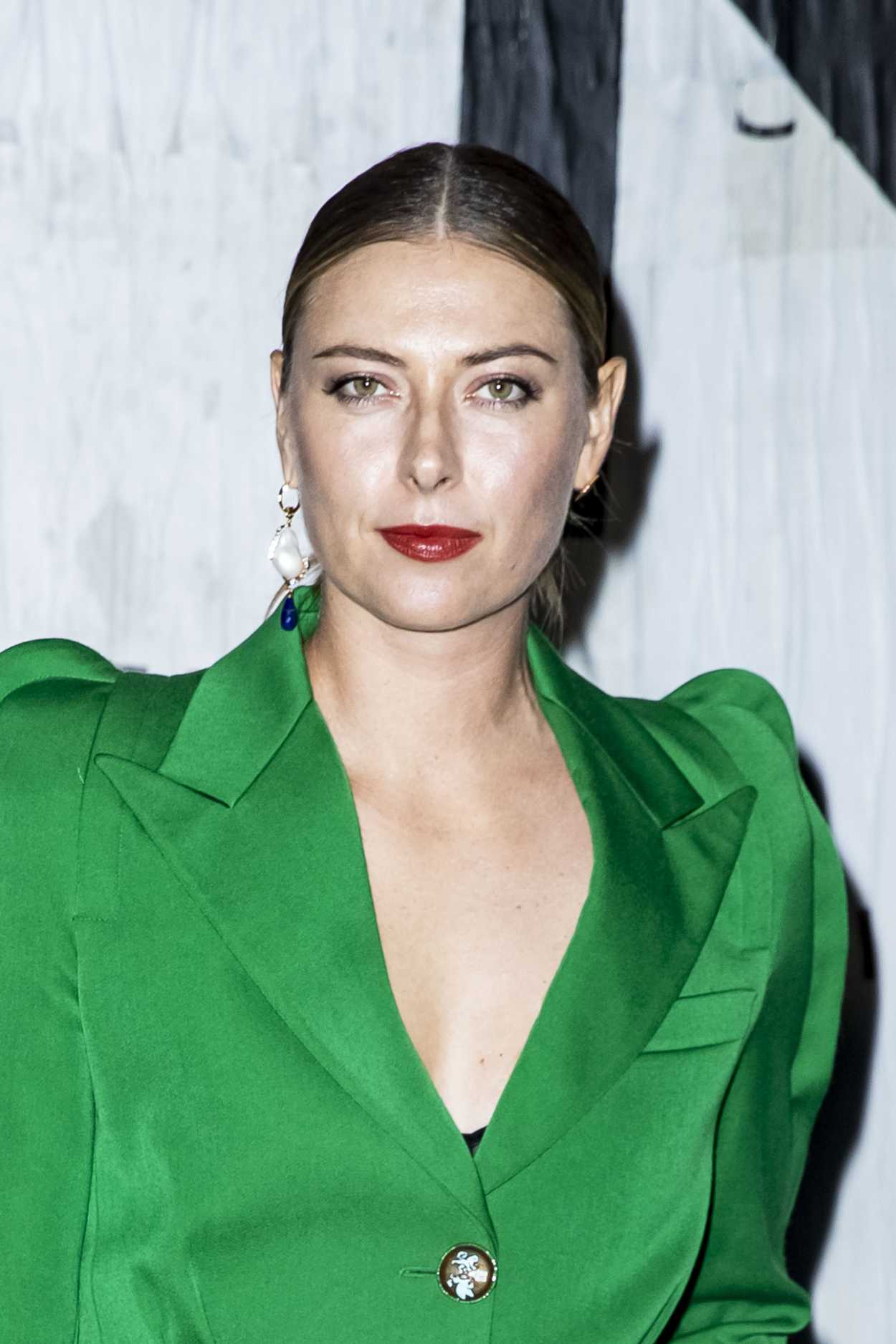 Maria Sharapova in a Green Suit Attends the Givenchy Fashion Show ...