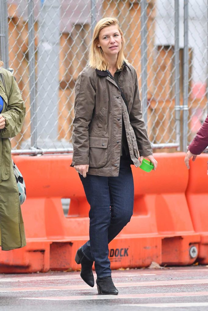 Claire Danes in a Beige Jacket