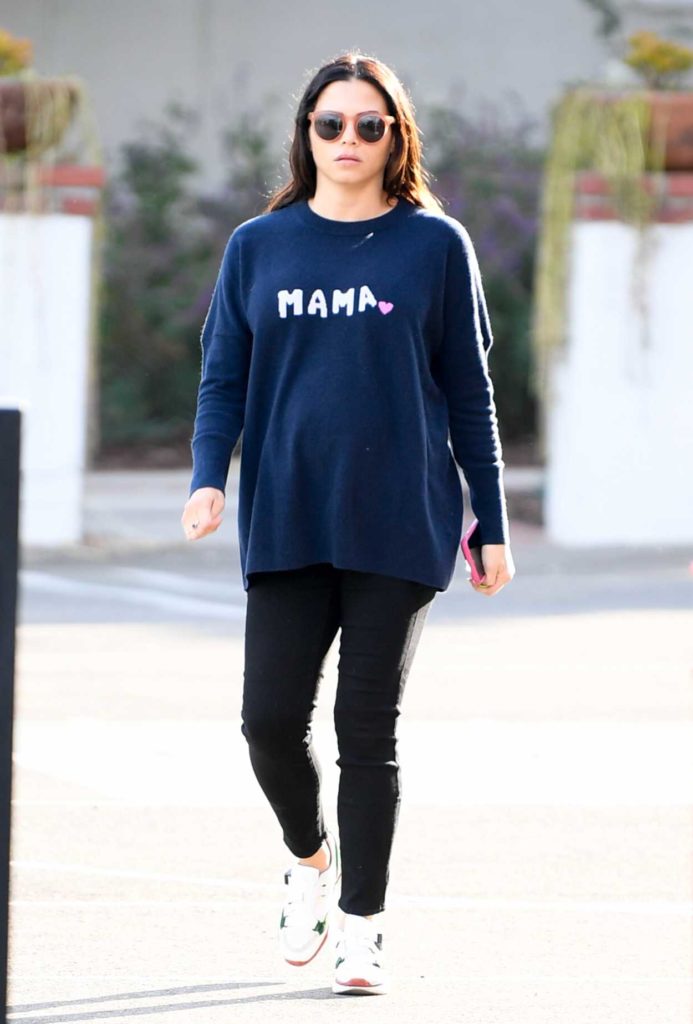 Jenna Dewan in a Blue Long Sleeves T-Shirt