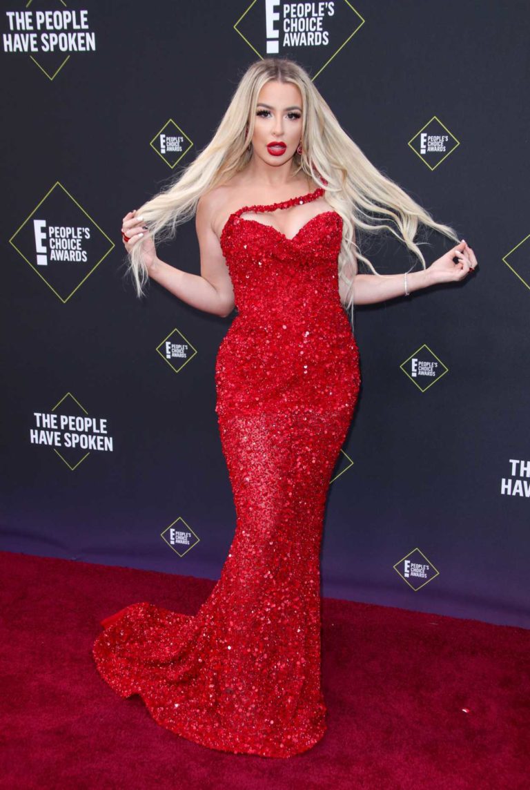 Tana Mongeau Attends 2019 E! People’s Choice Awards at Barker Hangar in