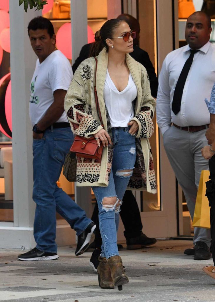Jennifer Lopez in a Blue Ripped Jeans