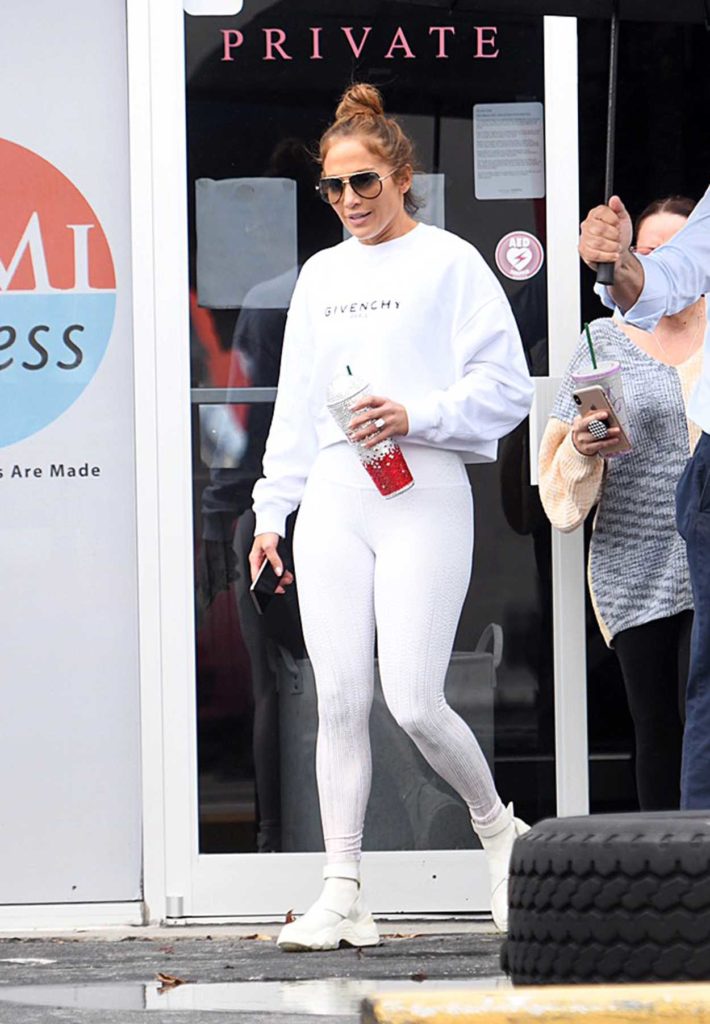 Jennifer Lopez in a White Sweatshirt